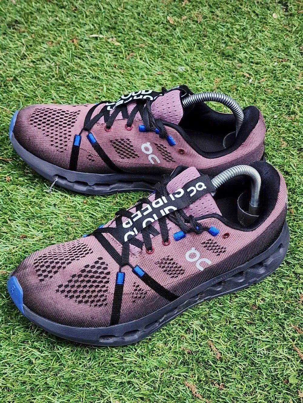 ON CLOUDSURFER - Womens Sneakers - SIZE 10